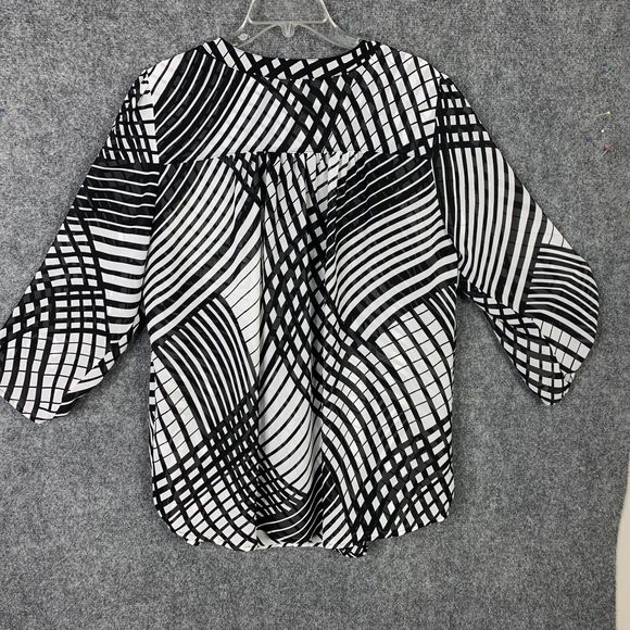 Avenue Semi Sheer 1/2 Button Blouse Women 14/16 B&W Pattern 3/4 Sleeve Airy - Picture 9 of 13